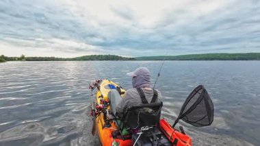 Kano balıkçılığı, Weedy Lake Gölü 'nde balıkçılık, turnuva sırasında da kayak. Sabahları balık tutma sporu ve levrek balıkçılığı. Su hobisi ve aktif yaşam tarzı.