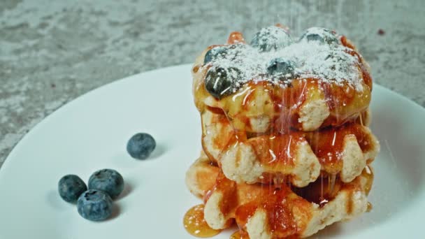 Belgian Waffles Breakfast Honey Berries Concept Selling Breakfast Honey Berries — стокове відео