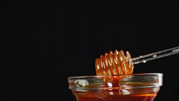 Honig Fließt Nach Unten Kunststoff Honig Stick Glasbecher Kunststoff Recycling — Stockvideo
