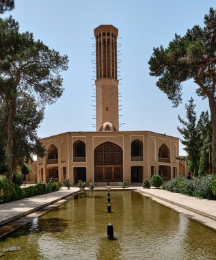 Windtower (rüzgar yakalayıcı), Dowlat Abat Garden. Yazd şehri. İran. İran Kültürü 'nün bir sembolü olan Dowlat Abad veya dowlatabat' ın düşük açılı görüntüsü.