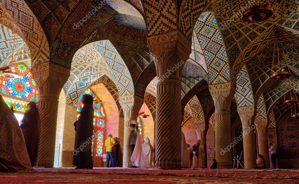 Shiraz, Irán, 06.27.2023. Ropa tradicional, islámica en la gente ...