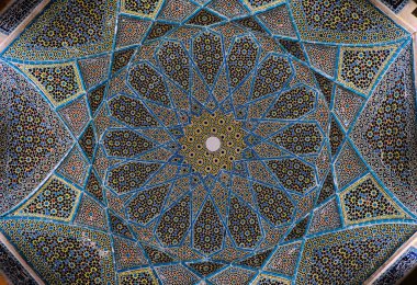 Shiraz, İran - 06.26.2023: Saadi 'nin Mezarı, yaygın olarak Saadieh olarak bilinir, geceleyin Shiraz' da..