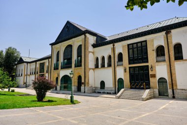 Tahran (Tahran), İran, 06.25.2023: Niavaran Sarayı Kompleksinin giriş binası,