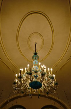 Golestan Sarayı 'nın içi ve düşük açılı avize. Golestan Sarayı, İran' ın detayları.. 