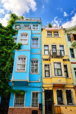 İstanbul Balat 'ta düşük açılı, renkli ve modern bir daire..