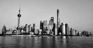Şangay 'ın Pudong Skyline' ı: Modern Mimarinin Çarpıcı Kontrastı ve Huangpu Nehri