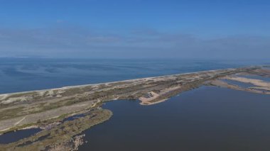 Bursa, Türkiye 'deki Karacabey Longoz Ormanı' nın nefes kesici 4K hava manzarası