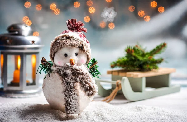 Juguete Muñeco Nieve Con Festivo Iluminado Vacaciones Navidad Fondo Abstracto — Foto de Stock