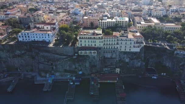 Вид Воздуха Сорренто Прибрежный Город Юго Западе Италии Удивительное Побережье — стоковое видео