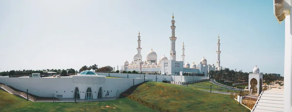 Вид Великую Мечеть Шейха Зайеда Абу Даби Объединенные Арабские Эмираты — стоковое фото