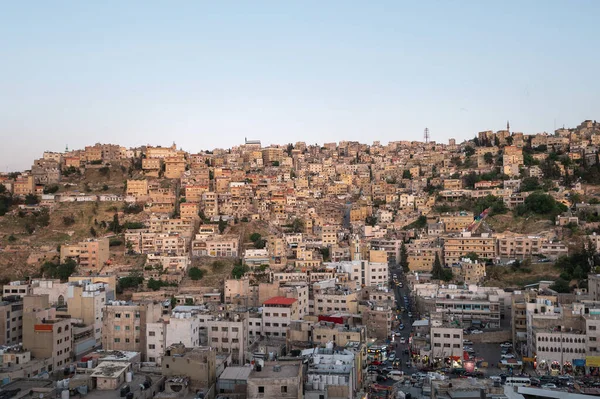 Úžasný Panorama Moderních Budov Tradičních Domů Kopci Ammánu Jordánsko Vytváří Royalty Free Stock Fotografie