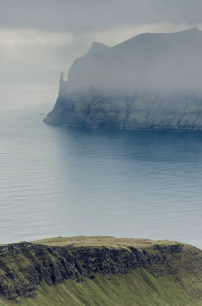 Vista Montanha Sornfelli Nas Ilhas Faroé Para Famoso Trollkonufingur Dedo — Fotografia de Stock