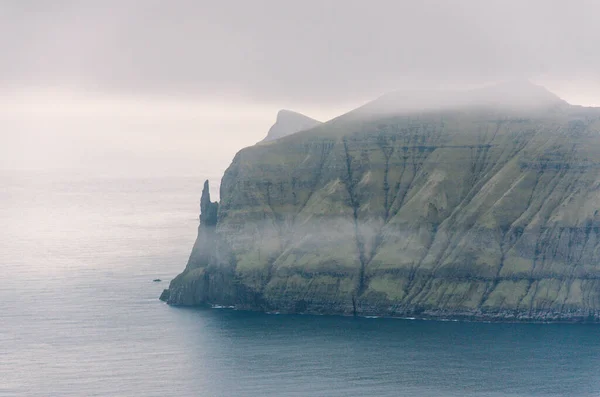 Vue Montagne Sornfelli Dans Les Îles Féroé Célèbre Trollkonufingur Doigt — Photo