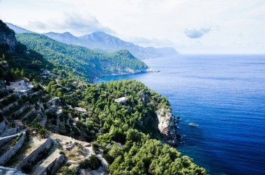 Serra de Tramuntana kıyıları Mayorka, İspanya, Avrupa 'da, güzel bir yaz gününde