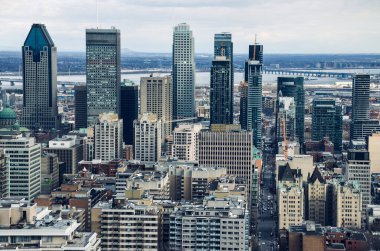 Montreal şehir merkezine yakın görüş ve Mont Royal, Quebec, Kanada, Kuzey Amerika 'dan gökdelenler