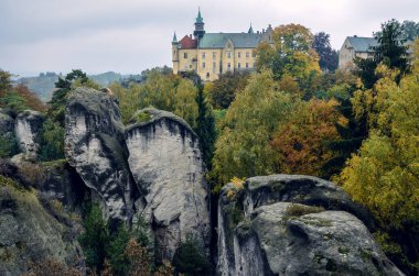 Bohem Cennetindeki Hruba Skala şatosu, kayalıklardaki kale, Çek Cumhuriyeti, Avrupa