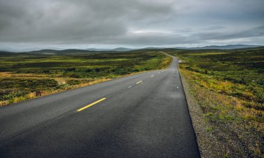 Kuzey Norveç, Kuzey Avrupa, İskandinavya 'daki boş yol