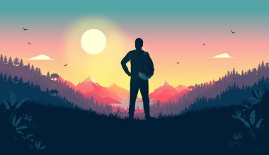 Doğada gezen gezgin, güzel manzarada güneşin doğuşunun ya da batışının tadını çıkarıyor.