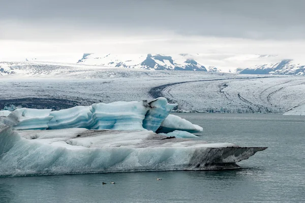 Айсберг Лагуні Йокулсарлон Півдні Ісландії Задньому Плані Перед Льодовиком Брейдамеркурунйокутль — стокове фото