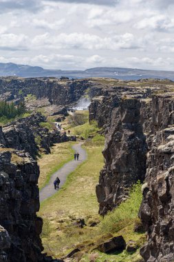 İzlanda 'daki Thingvellir Ulusal Parkı' ndaki yarık vadisinin panoramik görüntüsü