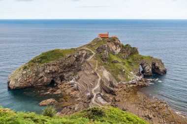 Gaztelugatxe Adası ve Bask Bölgesi 'nin kuzey kıyısındaki San Juan inzivası.