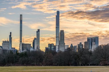 New York şehir merkezinin Skyline 'ı alacakaranlıkta Central Park' tan görüldü.