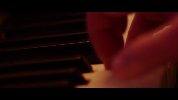 ピアノキーボードで遊ぶ Close — ストック動画