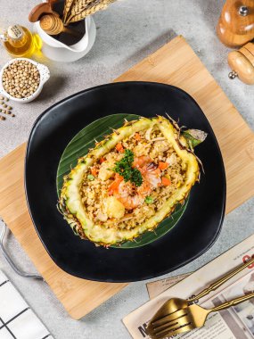 Endonezya Karidesi Ananaslı Kızarmış Pirinç