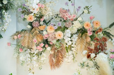 düğün çiçeği süslemesi seçici odak, beyaz akımın yumuşak odağı