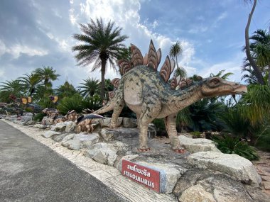 THAILAND, PATTAYA / Chonburi - 17 Kasım 2022, Nongnooch Garden Pattaya: DINOSAUR VALLEY, Hayvan Krallığı