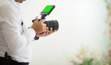 Fotoğrafçı, kamera kullanan adam, meslek sahibi.