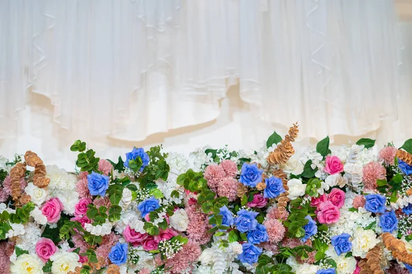 結婚式の花の背景 カラフルな背景 新鮮なバラ 花の束 — ストック写真