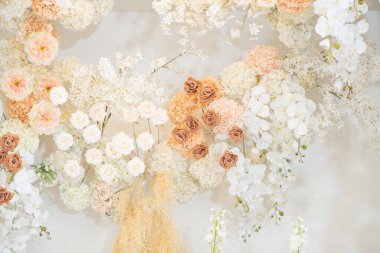 düğün çiçeği süslemesi seçici odak, beyaz akımın yumuşak odağı