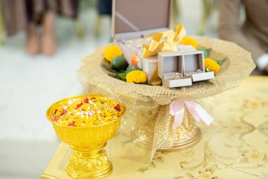 Alyans, Thai düğünü, mücevher, evlilik, nişanlı erkekler.