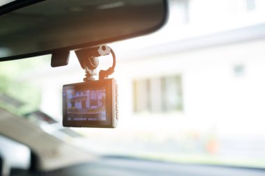 Araba kayıt cihazı, güvenlik kameraları, güvenlik ateşleyicileri.