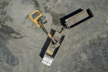 Kazıcının kaya kepçelemesi, taş yapısı