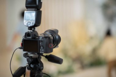 profesyonel fotoğrafçı, yakın çekim dijital kameracı