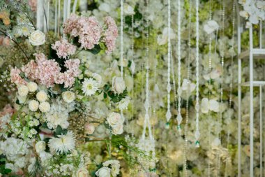 düğün arkaplanı, düğün çiçeği süslemesi, gül duvarı, renkli arka plan, taze gül, bir demet çiçek.