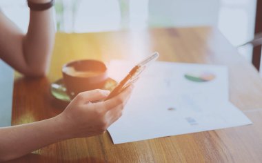 Akıllı telefon işi yazılıyor, telefon kullan