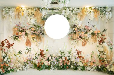 düğün arkaplanı, düğün çiçeği süslemesi, gül duvarı, renkli arka plan, taze gül, bir demet çiçek.