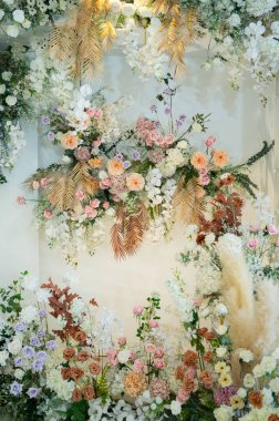 düğün çiçeği süslemesi seçici odak, beyaz akımın yumuşak odağı