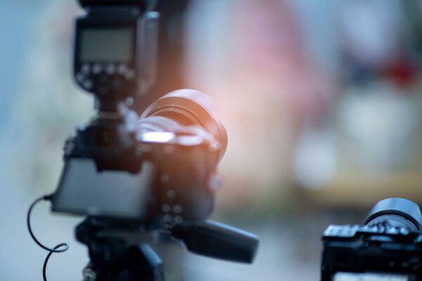 профессиональный фотограф, крупный план цифровой камеры