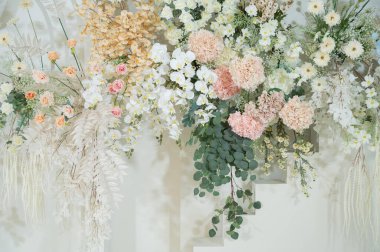 düğün arkaplanı, düğün çiçeği süslemesi, gül duvarı, renkli arka plan, taze gül, bir demet çiçek.