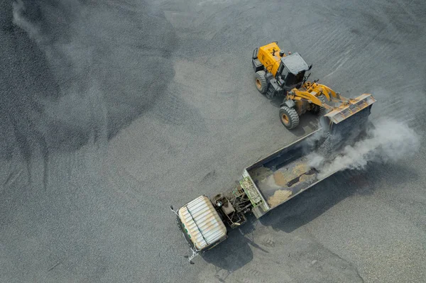 Sand Loaders Shoveling Rocks Dump Trucks — Stock Photo, Image