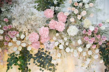 düğün arkaplanı, düğün çiçeği süslemesi, gül duvarı, renkli arka plan, taze gül, bir demet çiçek.