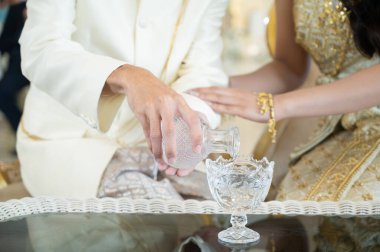 Su Dökme, Tayland Geleneksel Töreni, Nişanlılar