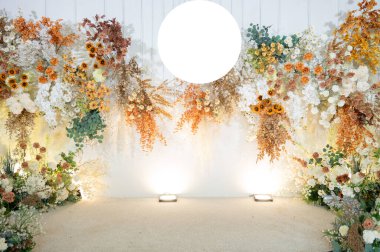 düğün arkaplanı, düğün çiçeği süslemesi, gül duvarı, renkli arka plan, taze gül, bir demet çiçek.