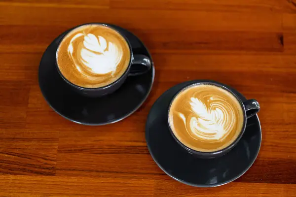 Heißen Latte Art Kaffee Auf Holztisch Entspannen Tim Stockbild