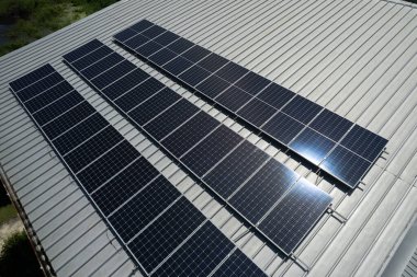 Çatıdaki güneş pilleri, powe kaydedin