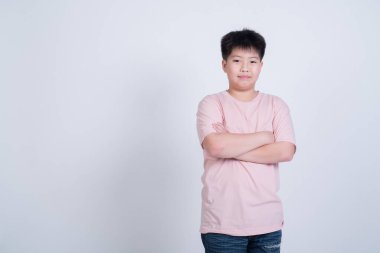 Çocuk geçti silah ile ayakta